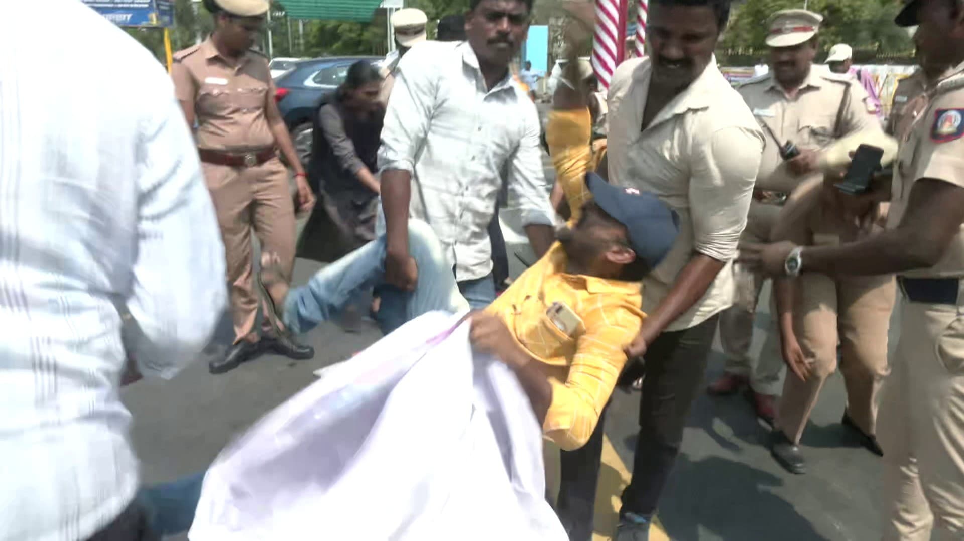 சென்னை கோட்டை முற்றுகை போராட்டம் அறிவித்த மாற்றுத்திறனாளிகள் கைது