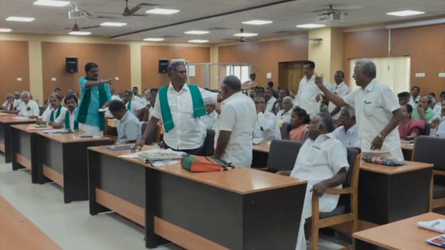 லஞ்சம் கேட்டதாக புகாரளித்த விவசாயி வீடு தேடி சென்று மிரட்டல்