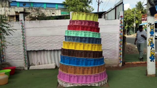 முட்புதர் மண்டி, குப்பை மேடாக காட்சி அளித்த இடத்தில் பூங்கா..! பழைய பொருட்களான ஓடு, டயரை பயன்படுத்தி பூங்கா அமைப்பு