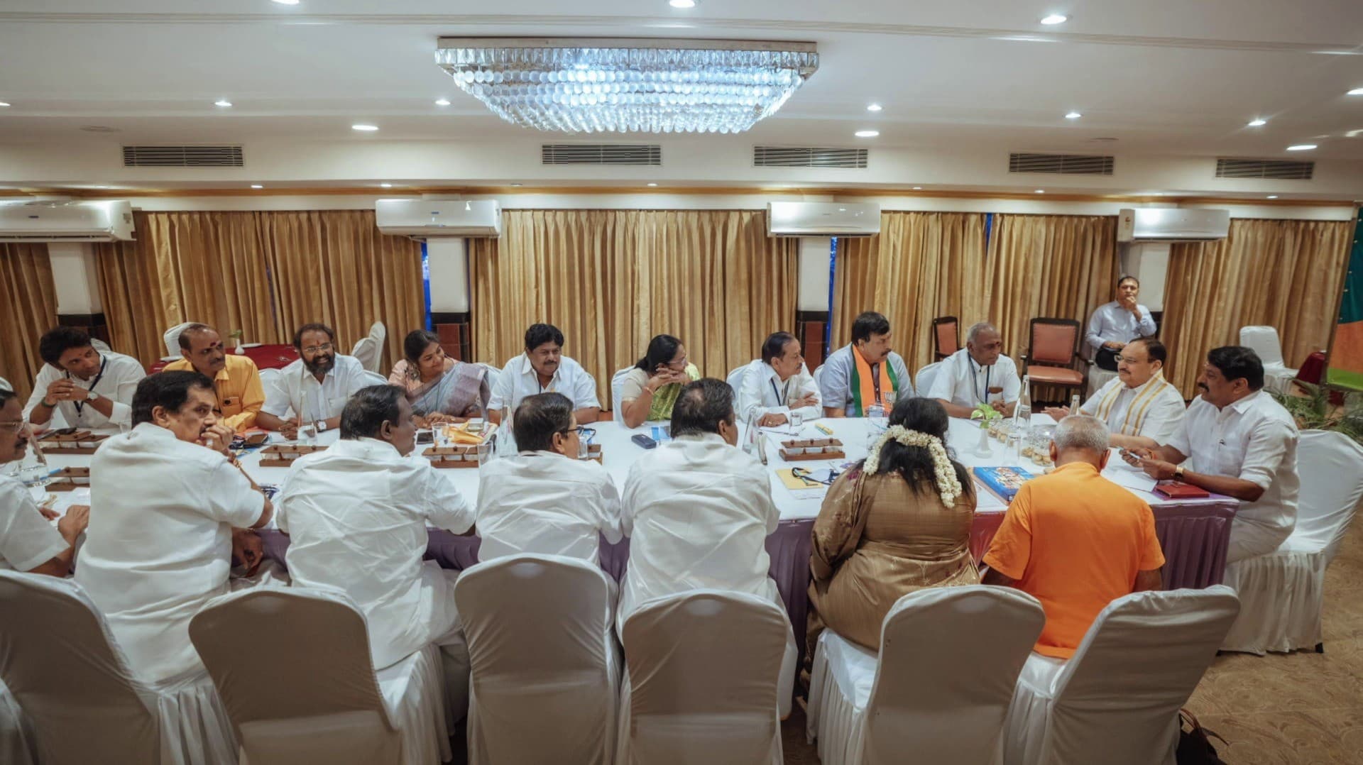 தமிழக பாஜக நிர்வாகிகளுடன் ஜே.பி. நட்டா ஆலோசனை.. முக்கிய தலைவர்கள் பங்கேற்பு..