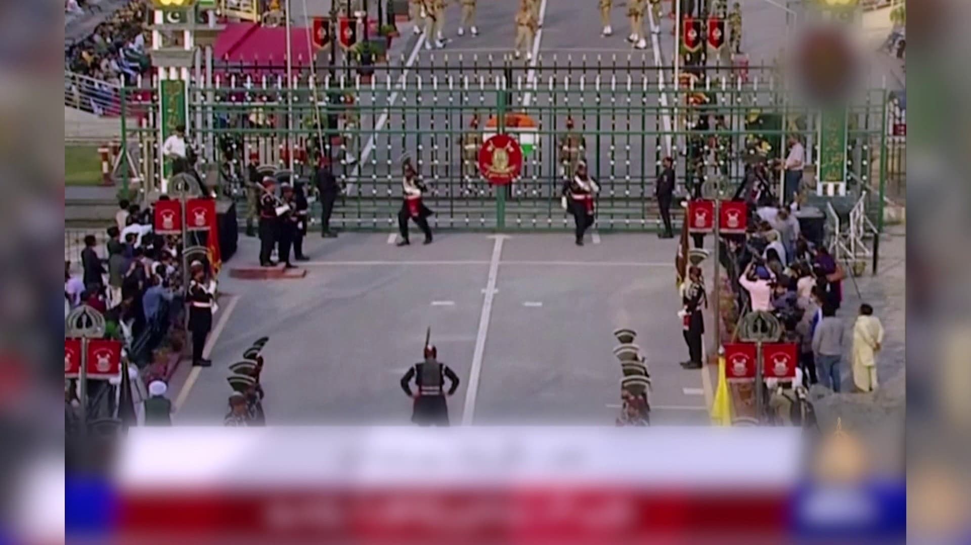 எல்லையில் பதற்றம் அதிகரிப்பு - அட்டாரி-வாகா எல்லையில் வீரர்கள் கைகுலுக்கும் சம்பிரதாயம் நடைபெறவில்லை