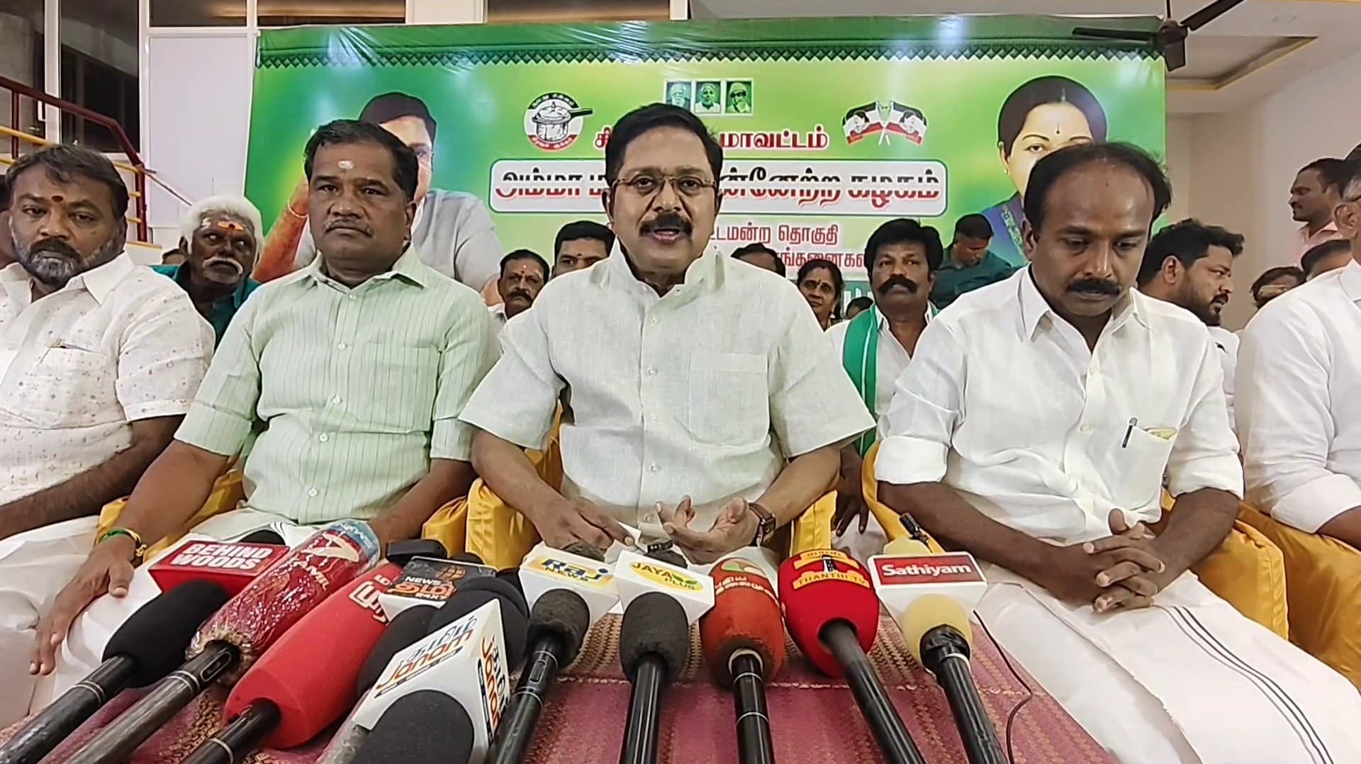 நீட்டை ஒரே கையெழுத்தில் நீக்க முடியாது- டி.டி.வி தினகரன்