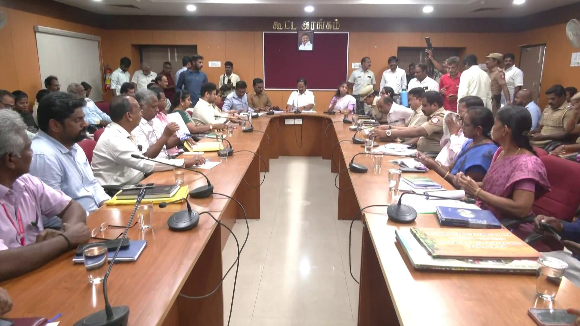 கோடை விழாவில் பல்வேறு போட்டிகள், கலை நிகழ்ச்சிகள் நடத்தப்படும்