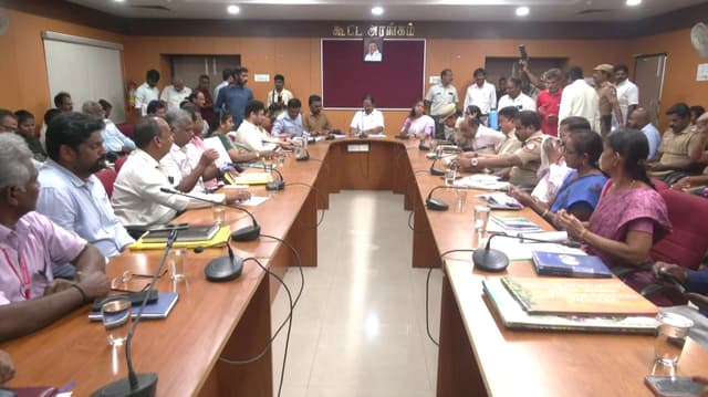 கோடை விழாவில் பல்வேறு போட்டிகள், கலை நிகழ்ச்சிகள் நடத்தப்படும்