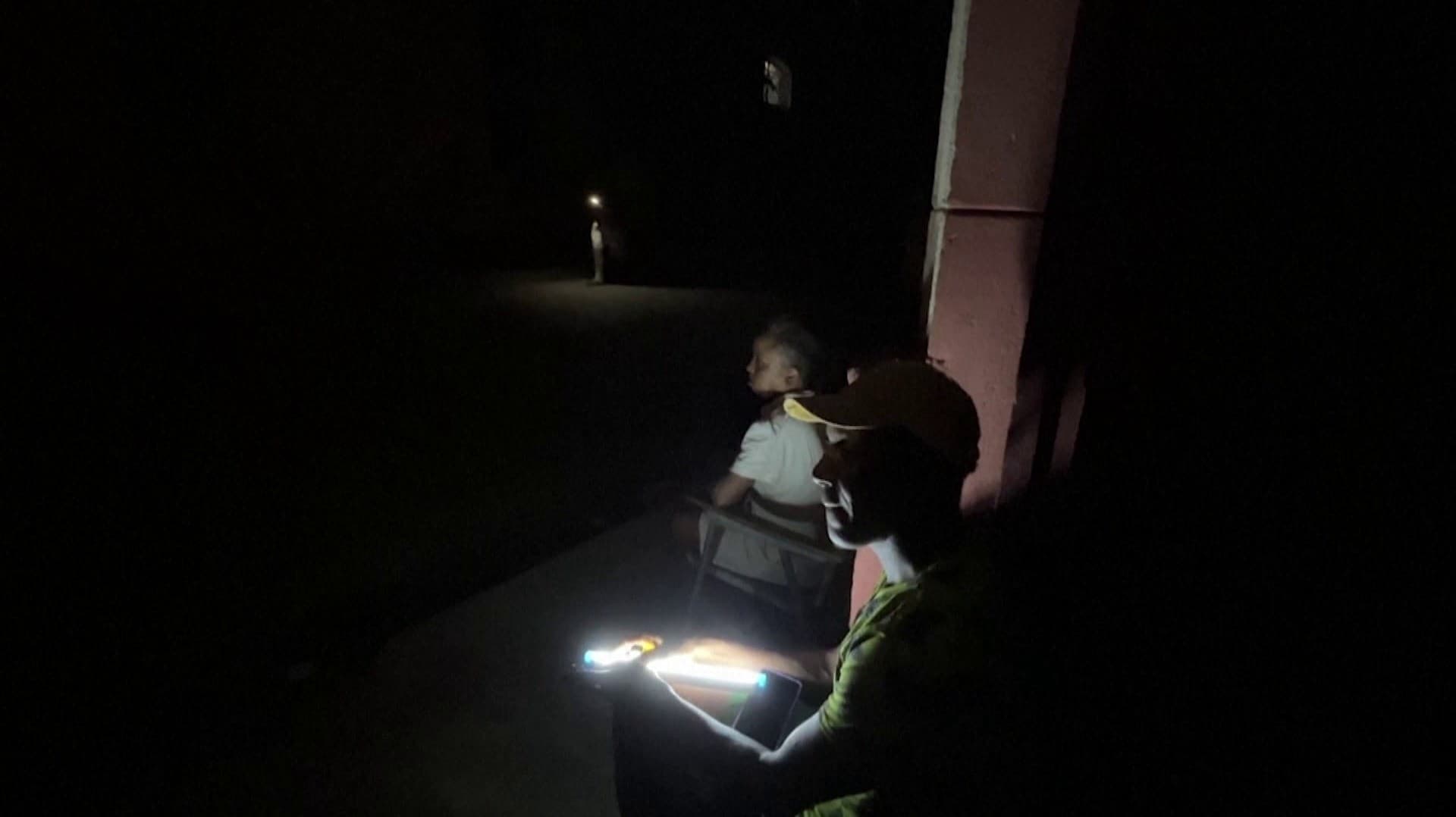 தினமும் 4 மணி நேரம் மின்வெட்டு அமல்.. பொருளாதார நெருக்கடியால் கியூபா நாடு எடுத்த முடிவு