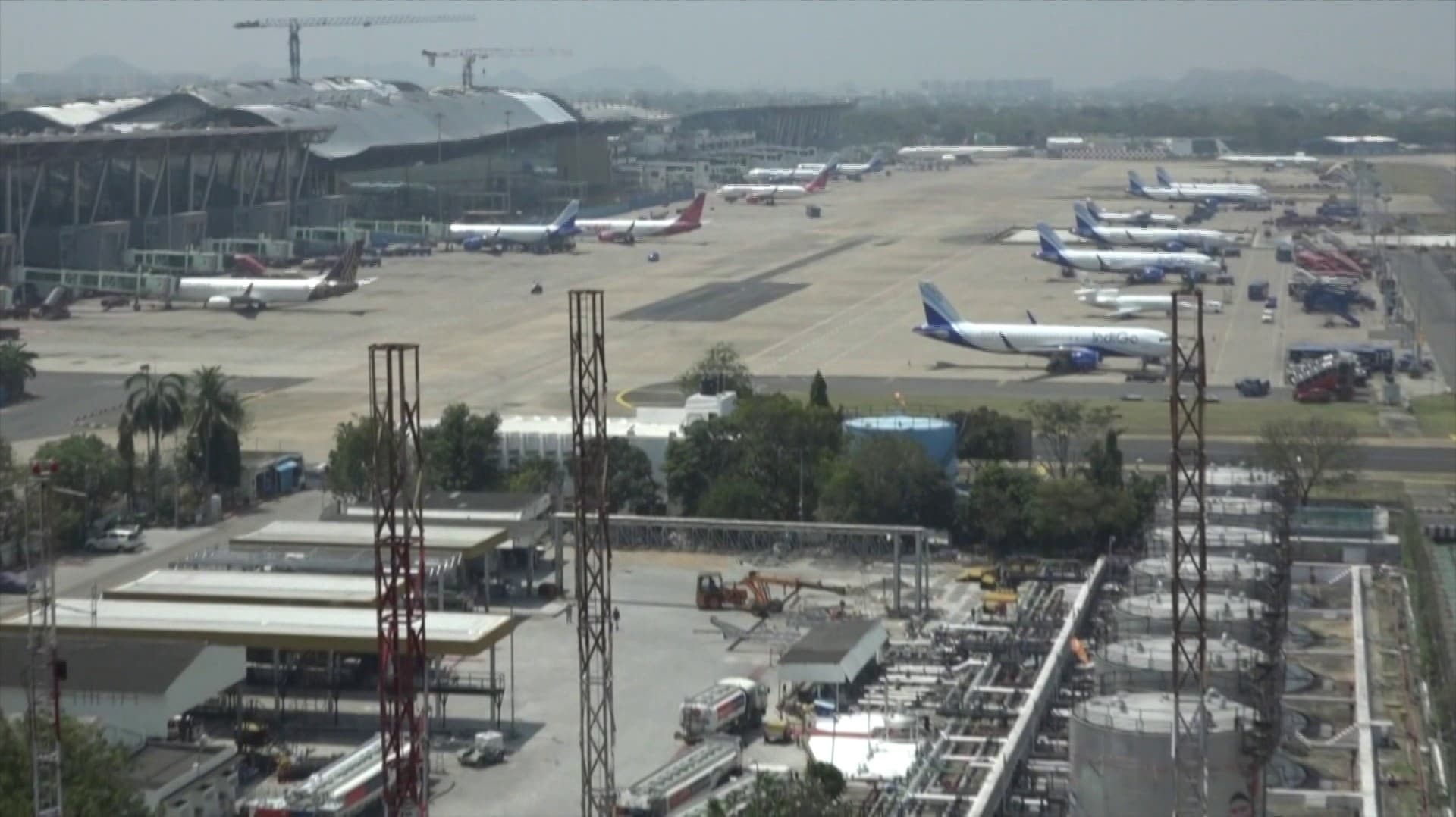 குவைத் புறப்பட்ட விமானத்தில் திடீர் இயந்திரக் கோளாறு.. உடனடியாக நிறுத்தியதால் அசம்பாவிதம் தவிர்ப்பு..!