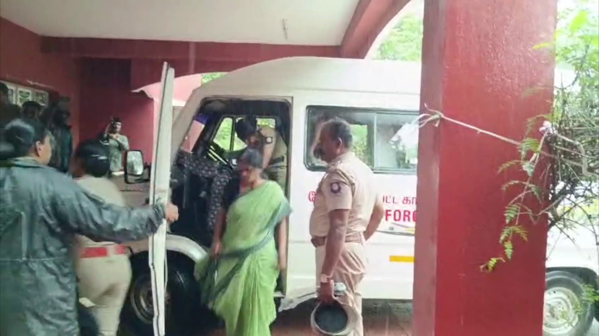 பொள்ளாச்சி மனநலக் காப்பகத்தில் இளைஞர் கொல்லப்பட்ட சம்பவத்தில் உரிமையாளர் உட்பட 5 பேர் கேரளாவில் கைது