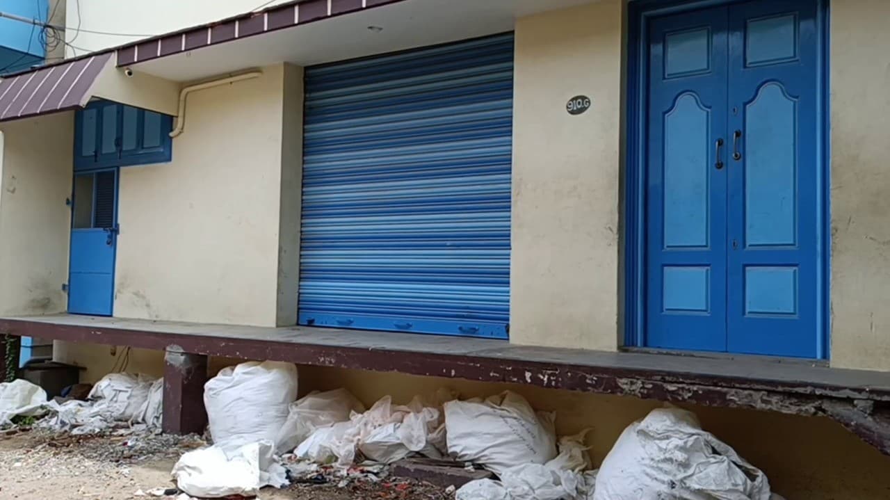 திறந்த வெளி மின்தூக்கியில் இருந்து தவறி விழுந்த சிறுவன் பலி