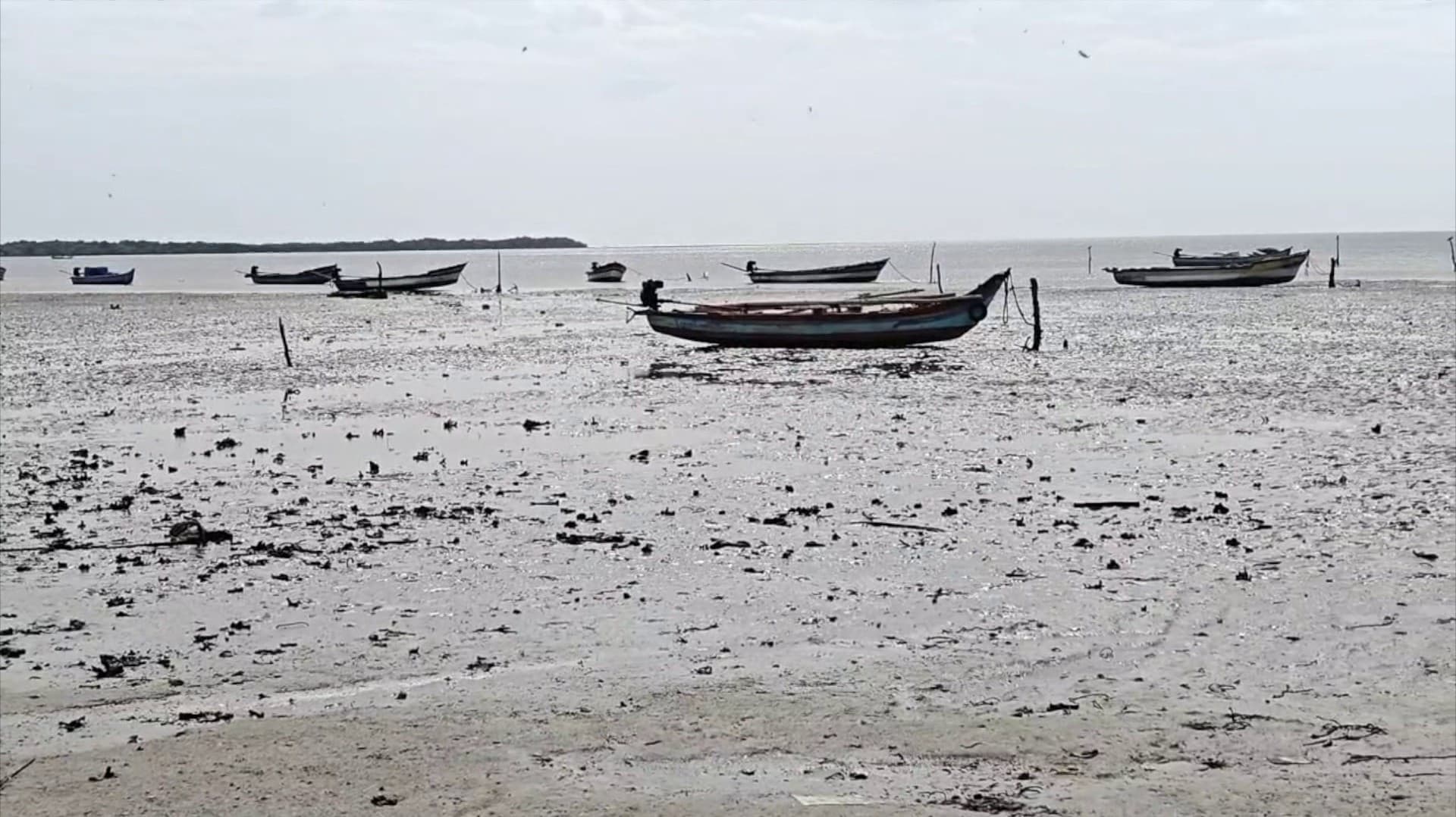 ராமநாதபுரத்தில் வழக்கத்துக்கு மாறாக 100 மீட்டர் உள்வாங்கிய கடல்