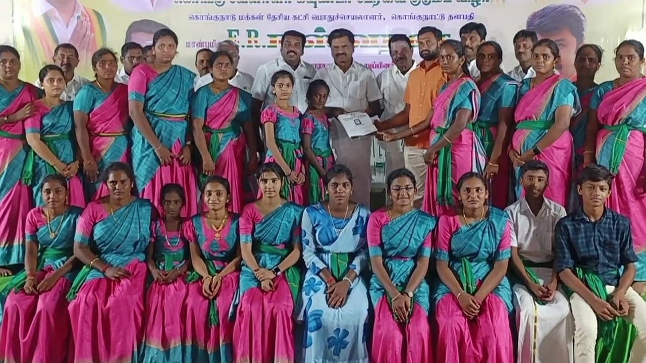 15,000 பெண்கள் ஒன்று சேர்ந்து ஆடிய  வள்ளி கும்மியாட்டாம்..  உலக சாதனை புத்தகத்தில் இடம்