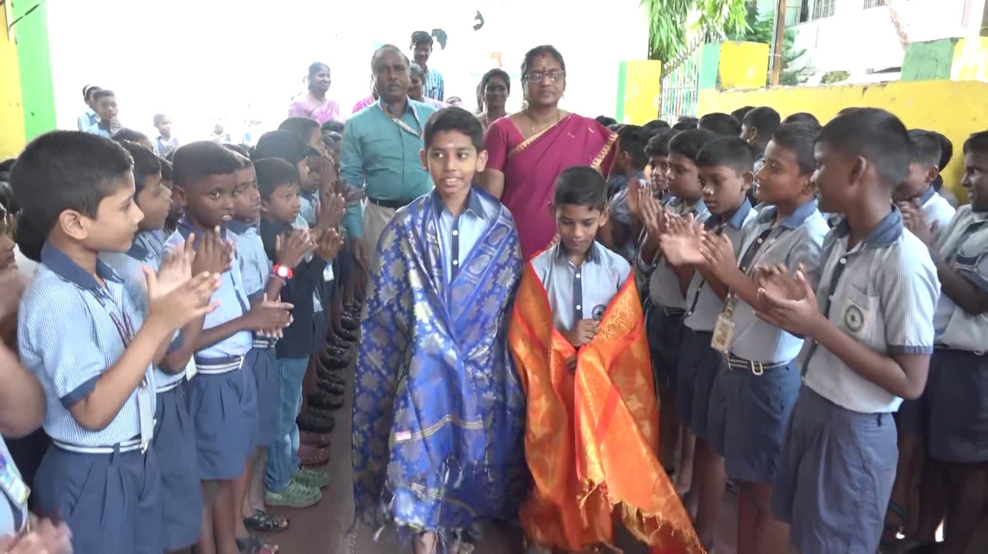 முதல்வன் பட பாணியில்,  ஒரே நாளில் பள்ளி முதல்வரான பள்ளி மாணவர்கள்.. பின்னணி என்ன?..