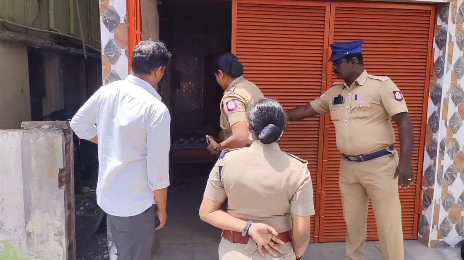 இரண்டாவது திருமணத்திற்கு பெண் தேடிய தந்தை அடித்துக் கொலை செய்த மூத்த மகன்..  கைது செய்த போலீசார்..