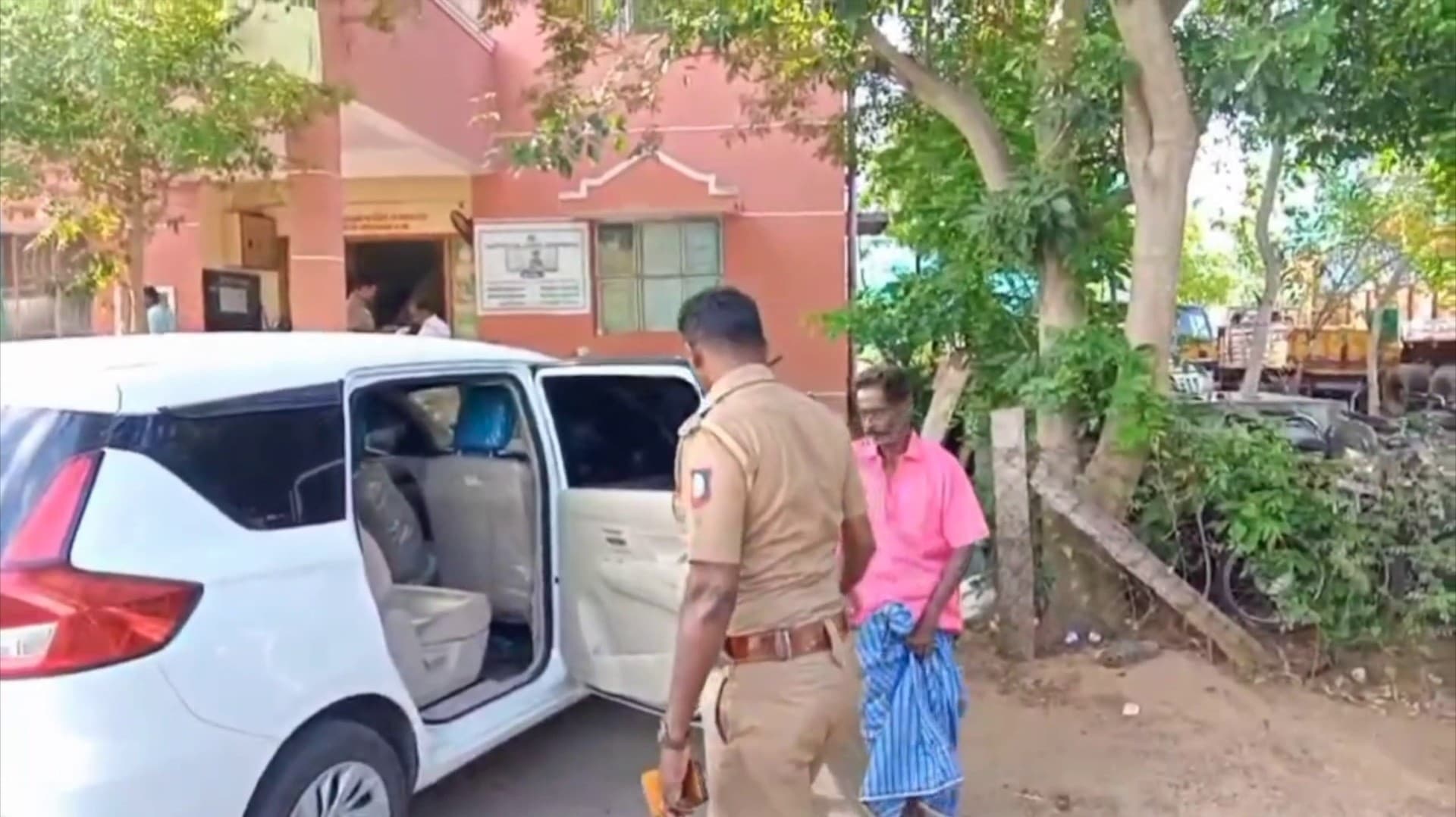 தூங்கிக்கொண்டிருந்த மகனை அடித்துக் கொன்ற தந்தை.. என்ன காரணம்..?
