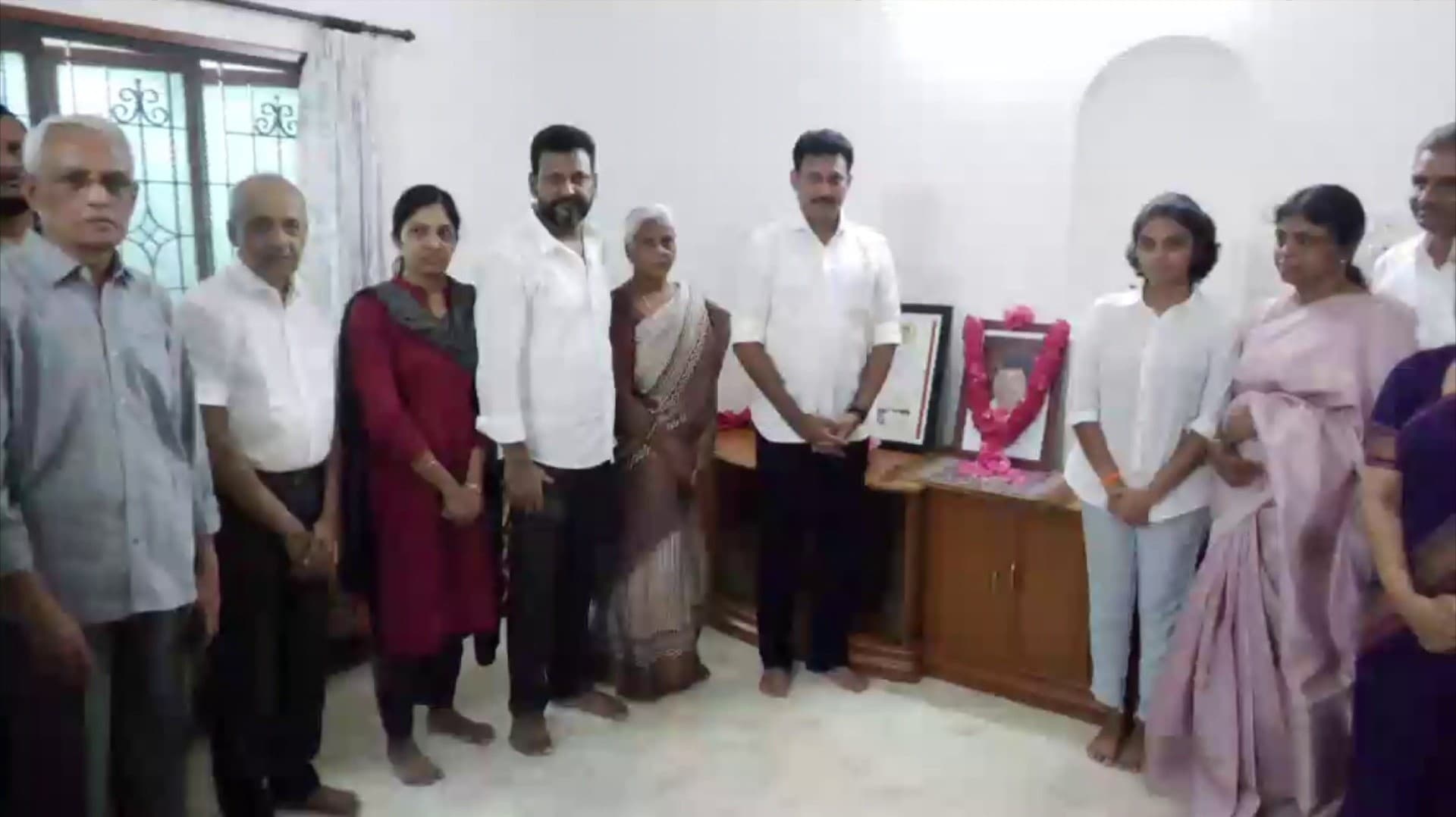 உதயநிதி ஸ்டாலின் நற்பணி மன்ற மாநிலப் பொருளாளரின் தந்தை மறைவு.. அமைச்சர் ஆறுதல்..