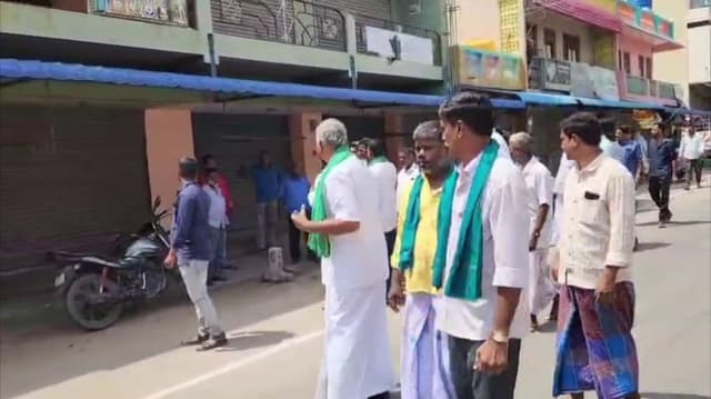 விலை வீழ்ச்சி காரணமாக பாதிக்கப்பட்டுள்ள மா விவசாயிகள்.. ஆதரவாக வணிகர் சங்கம் சார்பில் கடையடைப்பு போராட்டம்..
