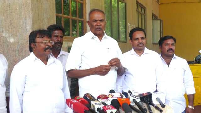 மீனவர்களின் விபரங்களை ஆன்லைன் மூலமாக பதிவேற்றி  தமிழக மீனவர்களை மீட்க நடவடிக்கை