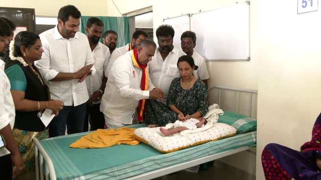 விஜயின் 51 ஆவது பிறந்த நாள்... த.வெ.க. சார்பில் 10 குழந்தைகளுக்கு தங்க மோதிரம்