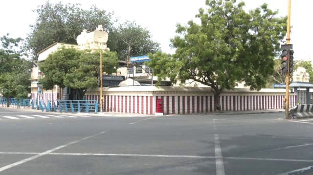 சென்னையின் முக்கிய சாலையில் உள்ள கோயிலை 7 அடிக்கு உயர்த்தும் பணி.. மண் அரிப்பினால் முன்னெச்சரிக்கை நடவடிக்கை..