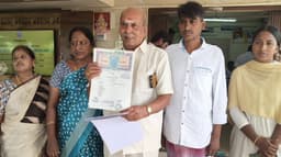 ஓய்வுப்பெற்ற பேராசிரியரின் ரூ.1 கோடி மதிப்புள்ள நிலம் மோசடி.. சார்பதிவாளர் அலுவலகம் முற்றுகை..!