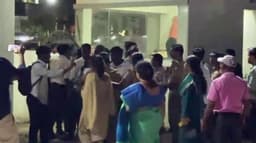 சட்டப் பல்கலைக் கழக விடுதி மாணவிகள் உள்ளிருப்புப் போராட்டம்