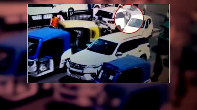 சாலையின் தவறான திசையில் காரில் வந்த காவல் ஆய்வாளர் - கேள்வி எழுப்பிய இராணுவ அதிகாரியின் கன்னத்தில் அறைந்தார்