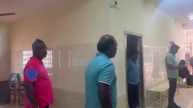 அரசு ஆரம்ப சுகாதார நிலையத்திற்கு நேரில் சென்ற அமைச்சர் - பணியில் இல்லாத மருத்துவர், செவிலியர் மீது நடவடிக்கை