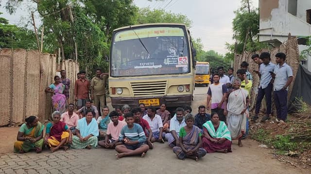 தூய்மையான குடிநீர் வழங்கக்கோரி அரசுப் பேருந்தை சிறைபிடித்த பொதுமக்கள்