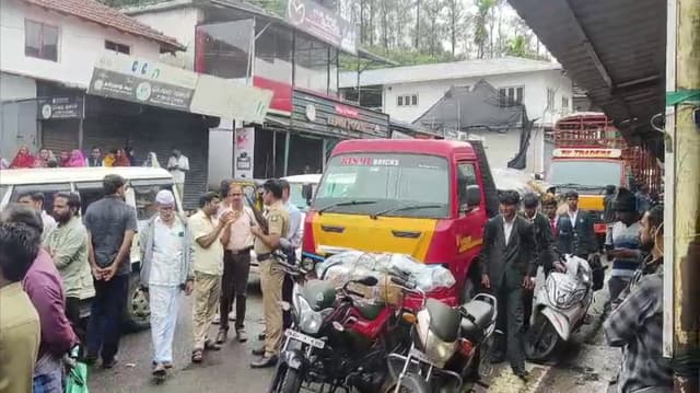 ஊருக்குள் வரும் காட்டு யானைகளை வனத்துறை தடுக்கவில்லை என புகார்