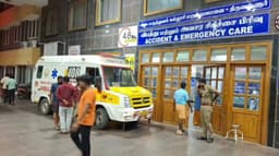 நண்பனுடன் பழகுவதற்கு தடை விதித்ததால் நாட்டு வெடிக்குண்டு வீசி ஒருவரை கொன்ற 5 பேர் கைது..!