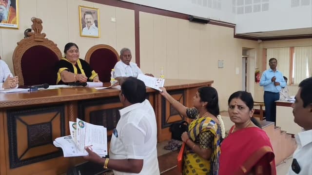 ஈரோடு மாநகராட்சி கூட்டத்திலிருந்து அ.தி.மு.க வெளிநடப்பு