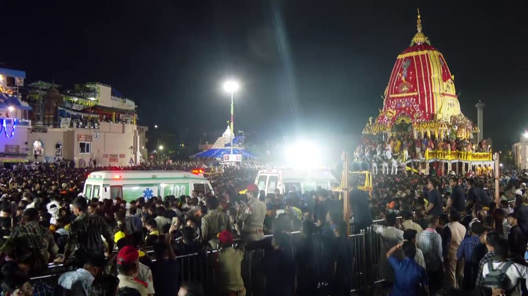 ஜகநாதர் ரத யாத்திரை கூட்ட நெரிசலில் மயங்கி விழுந்த பக்தர்கள்