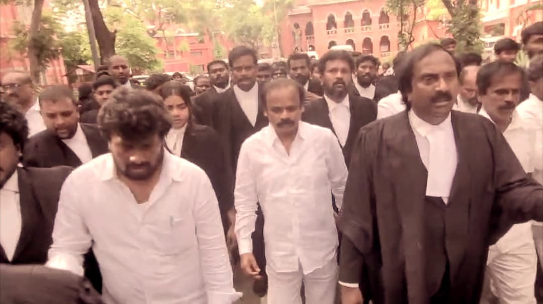 புரட்சி பாரதம் கட்சி தலைவர் பூவை ஜெகன்மூர்த்தி தலைமறைவு