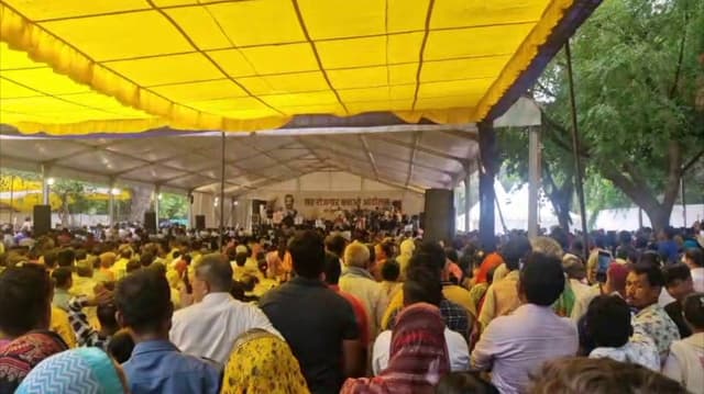 டெல்லியில் தமிழர்கள், பிற மாநில மக்களின் வீடுகளை இடிக்க எதிர்ப்பு..!