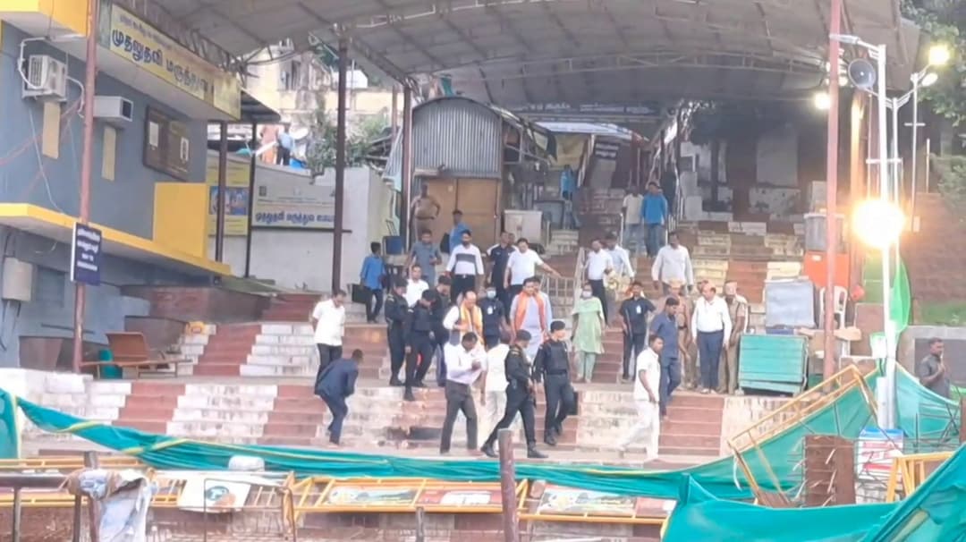 மருதமலை சுப்பிரமணியசாமி கோவிலில் சுவாமி தரிசனம் செய்த பாதுகாப்பு துறை அமைச்சர் ராஜ்நாத் சிங்!!!