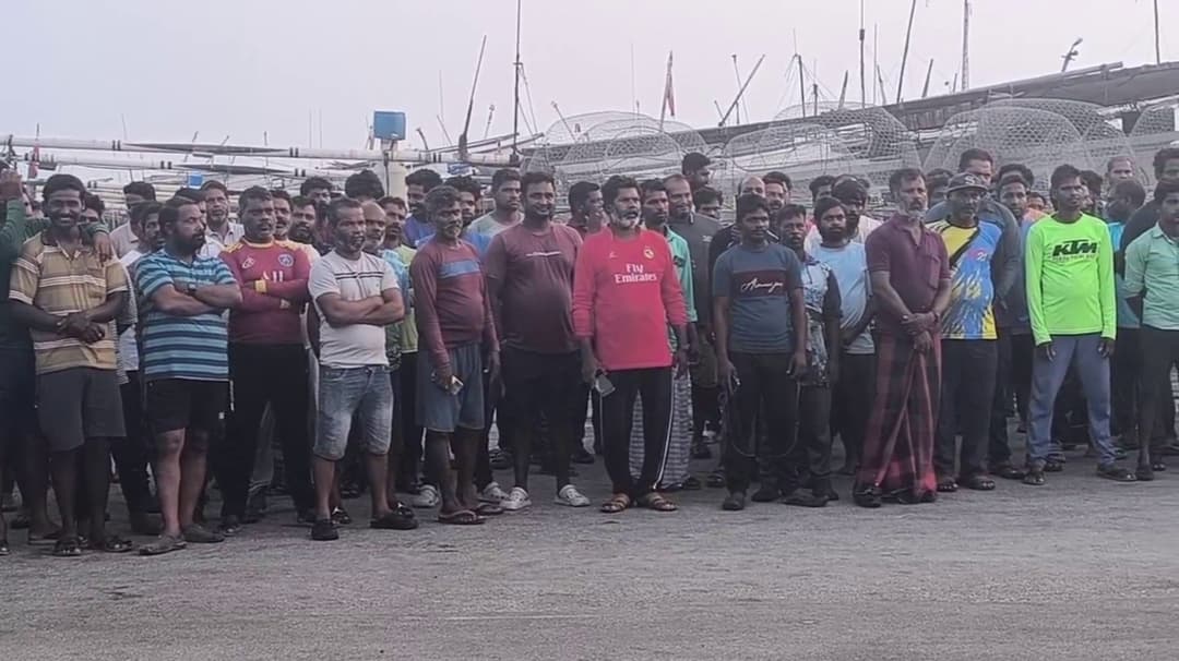 ஈரானின் கிஷ் தீவில் சிக்கித் தவிக்கும் தமிழக மீனவர்கள்.. தாய்நாடு அழைத்துச் செல்லுமாறு வீடியோ வெளியீடு..