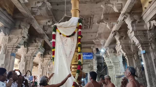 சொர்ணமூர்த்தீஸ்வரர் கோவில் தேர்த்திருவிழா கொடியேற்றத்துடன் தொடக்கம்.. தேரோட்டம் வரும் 8 ஆம் தேதி நடைபெறும் என கோவில் நிர்வாகம்..
