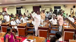 நெல்லை மாநகராட்சி பட்ஜெட் கூட்டத்தில் அமளி..! திமுக, அதிமுக கவுன்சிலர்கள் மாறி மாறி ஊழல் குற்றச்சாட்டு..!