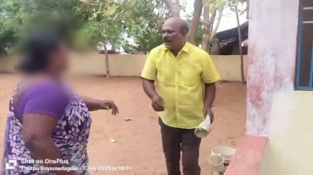 பள்ளி மாணவிகளுக்கு பாலியல் தொல்லை கொடுத்த ஆசிரியர் மீது விரட்டி விரட்டி தாக்குதல்