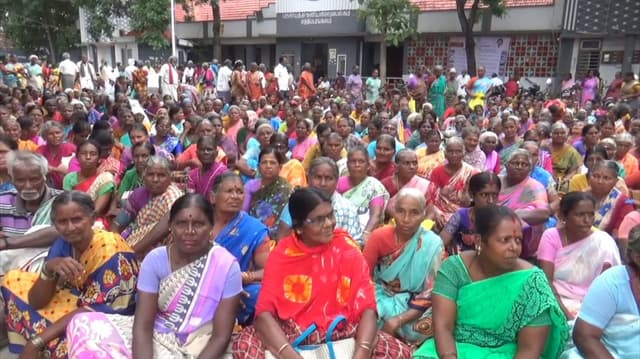 100 நாள் வேலை திட்ட தொழிலாளர்கள் போராட்டம்