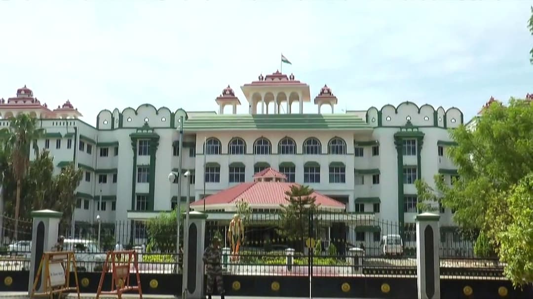திருமணத்திற்கு முன் மருத்துவ பரிசோதனையை கட்டாயமாக்க வேண்டும் என வழக்கு..! நீதிபதிகள் கொடுத்த பதில்..