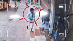 காதலிக்க மறுத்த +2 மாணவியை பேனா கத்தியால் முகத்தில் கிழித்துவிட்டு இளைஞர் தப்பி ஓடும் சிசிடிவி காட்சி..
