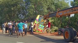 தனியார் பேருந்து மோதியதில் தந்தை, மகன் பலி
