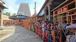 அண்ணாமலையார் கோவிலில் அலைமோதும் பக்தர்கள்