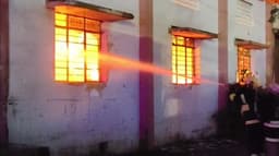 மாதவரம் அருகே கார் உதிரி பாகங்கள் வைக்கப்பட்டிருந்த குடோன்களில் தீ விபத்து