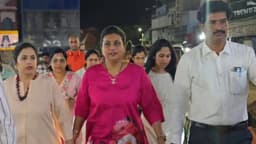 திருவண்ணாமலையில் கிரிவலம் வந்த நடிகை ரோஜா