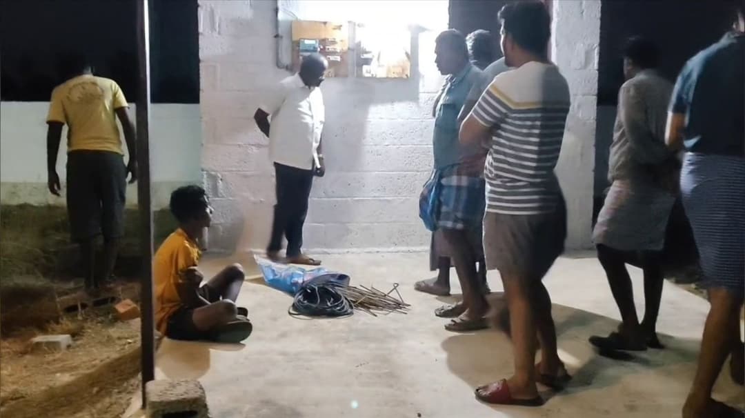 தனியார் தோட்டத்தில் மின் உபகரணங்களைத் திருடிய கும்பல்