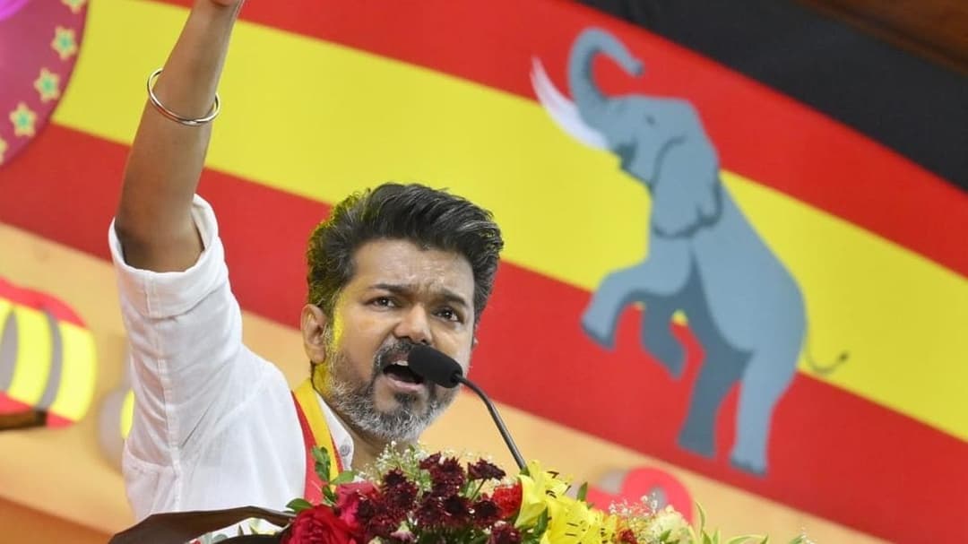 படகுகளில் தவெக என எழுதியிருந்தால் மானியம் வழங்கக் கூடாது என்று அதிகாரிகளுக்கு உத்தரவிட்டவர் யார்? - த.வெ.க கேள்வி