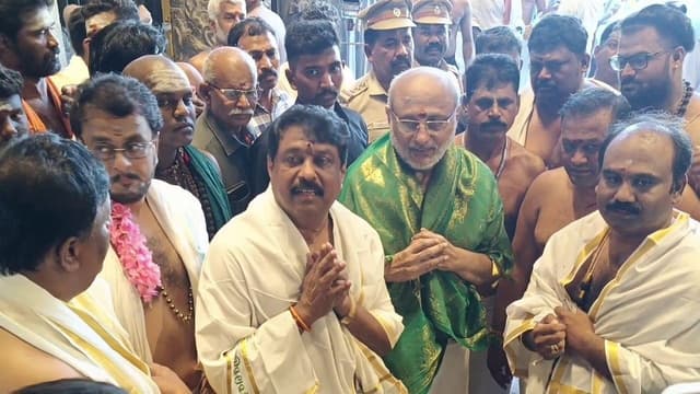 சுப்ரமணிய சாமி கோவிலில் சி.பி.ராதாகிருஷ்ணன், நயினார் நாகேந்திரன் சாமி தரிசனம்