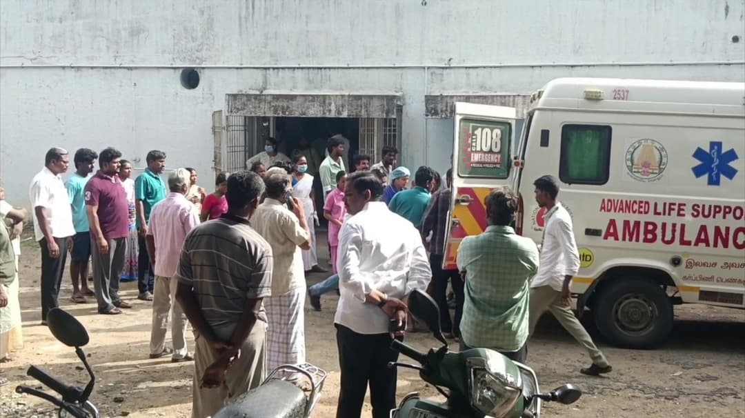 வீட்டில் எரிவாயு கசிவால் சிலிண்டர் வெடித்து விபத்து - 4 பேர் காயம்