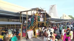 திருச்செந்தூர் கோவிலில் ஞாயிறு விடுமுறையையொட்டி குவியும் பக்தர்கள்